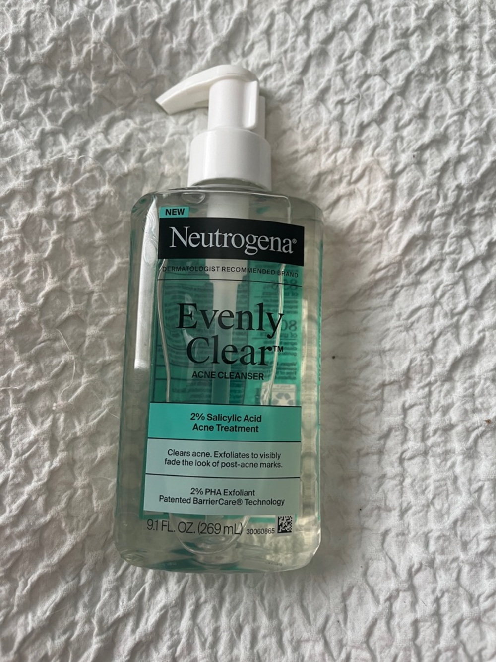 NWT Neutrogena Evenly Clear Acne Cleanser